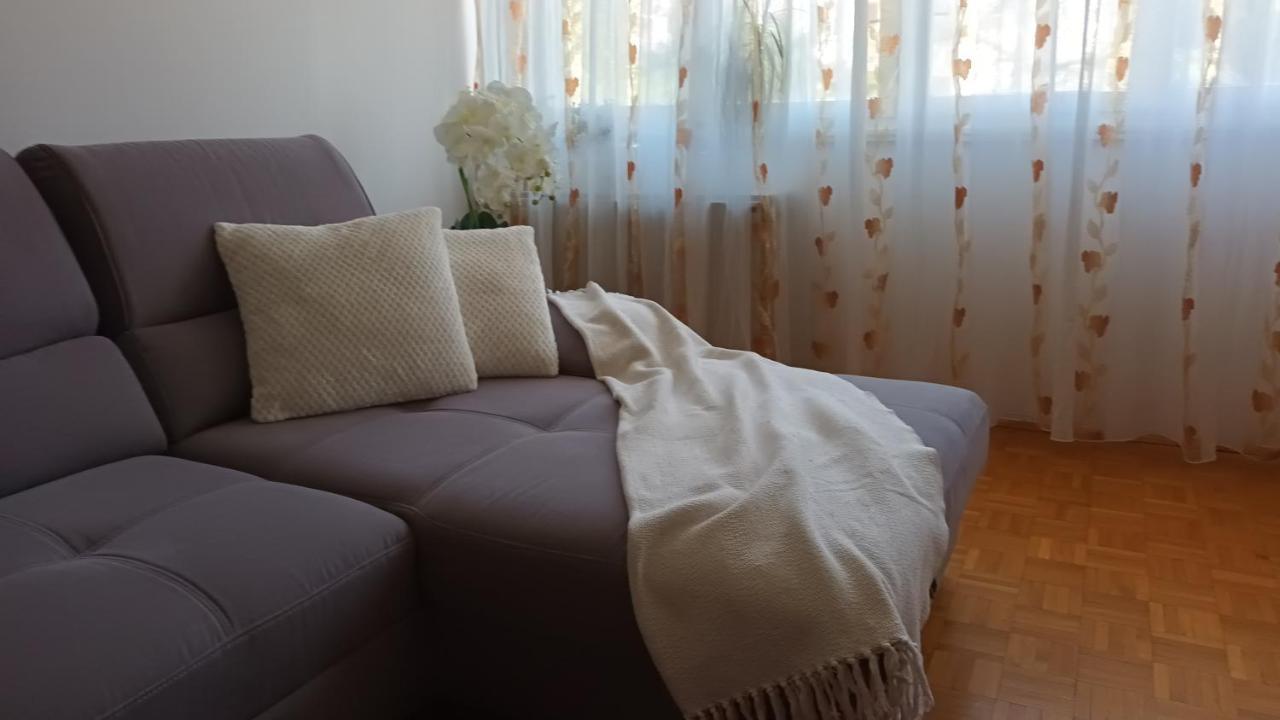 Leona Apartment-Perfect For Four Split Exterior foto