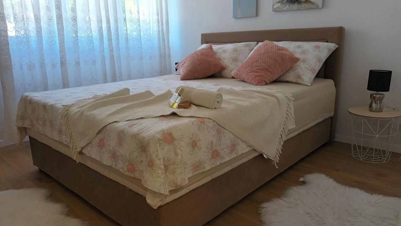 Leona Apartment-Perfect For Four Split Exterior foto